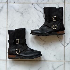 Sorel Major Moto Black Leather Buckle Boots Red Plaid Inside Liner Size 6.5